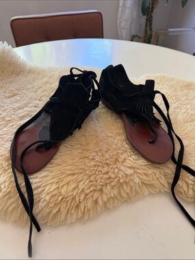 Dolce Vita Black Suede Fringe Lace-Up Sandals size 9